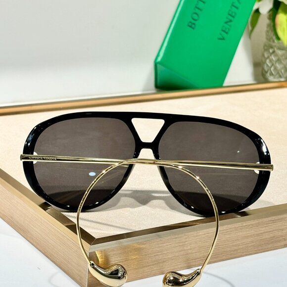 BOTTEGA VENETA Sunglasses